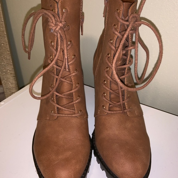 Lace up leather heeled boots - Picture 3 of 6